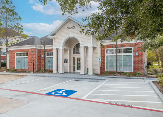 Dominium-Knolls at West Oaks-Leasing Office