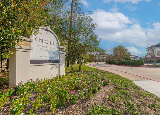 Dominium-Knolls at West Oaks-Monument