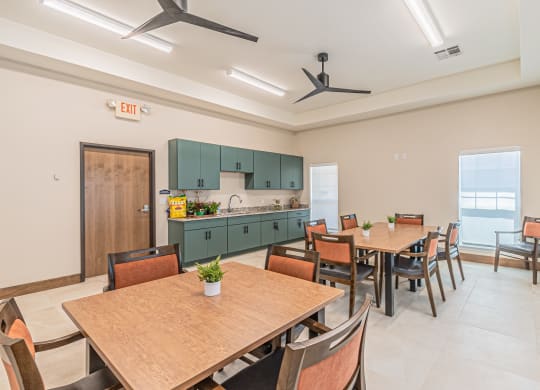 Dominium-Lakeside-Manor-Craft Room 2.jpg