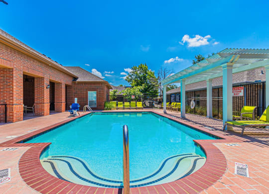 Dominium-Lakeside-Manor-Pool 2.jpg