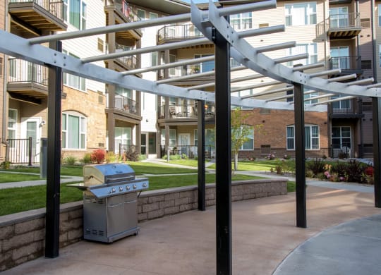 Exterior at The Legends at Silver Lake Village 55+ Apartments, St. Anthony