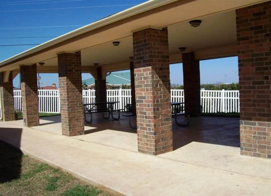 Patio area at Madison Pointe Apartments, Texas