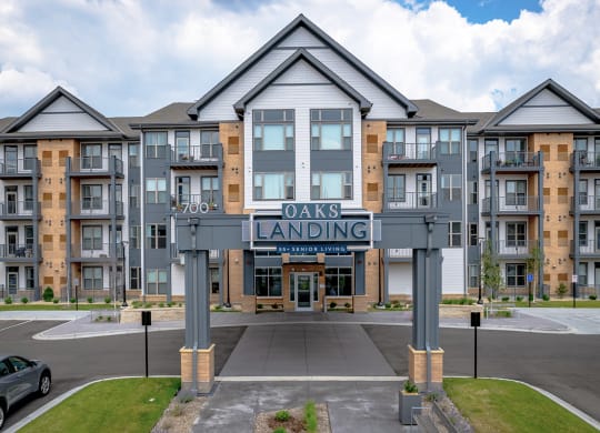 Building Exterior View at Oaks Landing 55+ Apartments, New Brighton, 55112