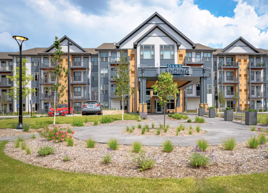 Exterior View at Oaks Landing 55+ Apartments, Minnesota, 55112