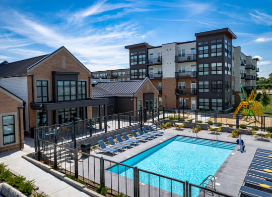 Dominium-Oasis at Twin Lakes-Pool Aerial