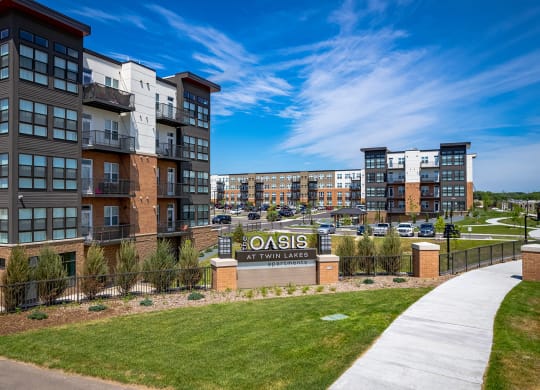 Dominium-Oasis at Twin Lakes-Exterior
