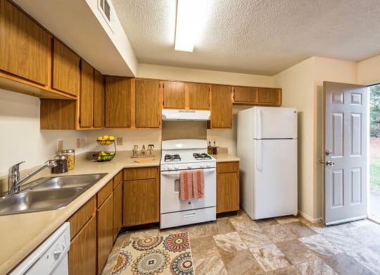 Fully Furnished Kitchen at Olive Branch Townhomes, Ohio, 45103