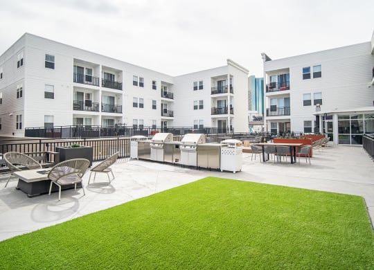 Dominium-Park Avenue West-Patio at Park Avenue West, Denver