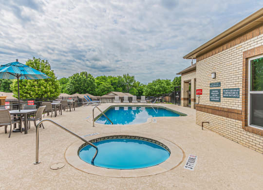 Dominium-Park-Manor-Pool-5-WEB.jpg