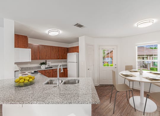 Dominium-Park-Manor-Staged-Dining-Room-WEB.jpg