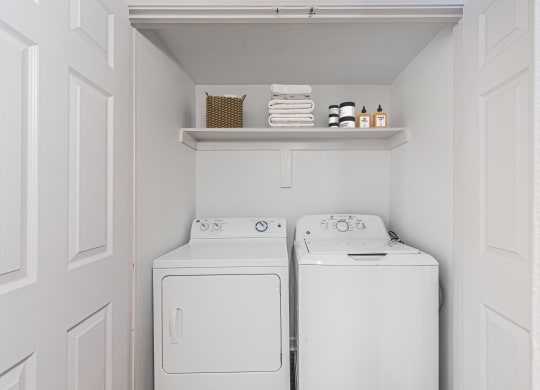 Dominium-Park-Manor-Staged-Laundry-WEB.jpg