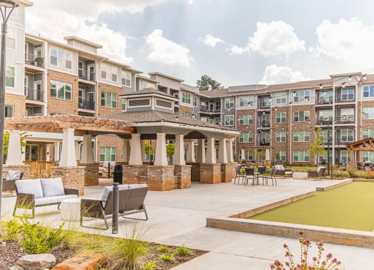Dominium-Preserve at Peachtree Shoals-Courtyard
