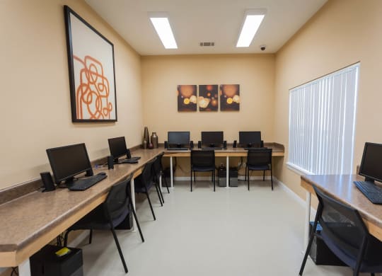 Silver Glen_Business Center