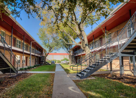 Silver Glen_Building Exterior