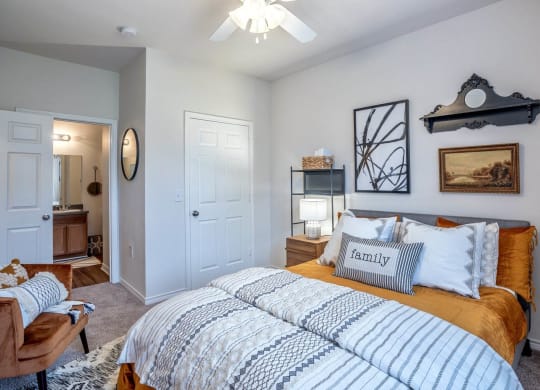 Gorgeous Bedroom at Stoneridge Apartments, Texas