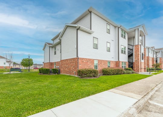Green Space at Vermillion Apartments, Houston Texas