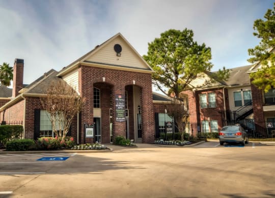Leasing Office Entrance at Villa Springs, Houston