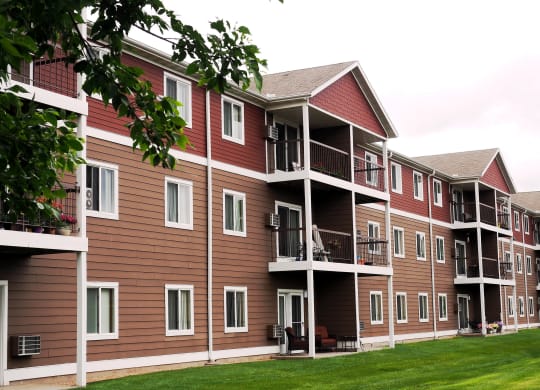 Dominium_Albertville Meadows_Exterior Apartment Building