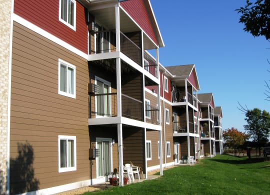 Dominium_Albertville Meadows_Close-Up Exterior Apartment Building