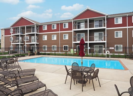 Dominium_Albertville Meadows_Outdoor Swimming Pool