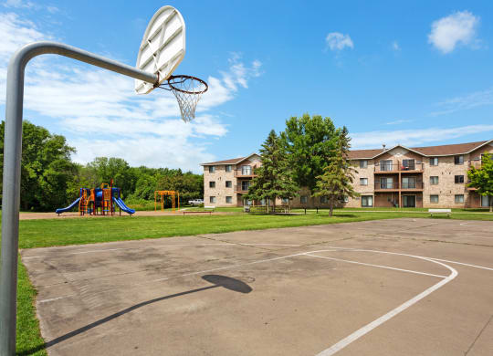 Dominium_ElmCreek_Outdoor Basketball Court