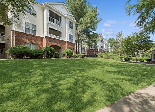 Green Landscape at Falls Pointe at the Park, Durham North Carolina