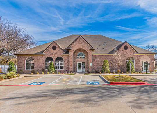 Dominium_Hickory Manor_Leasing Office-Clubhouse Exterior