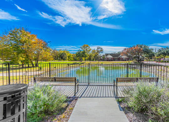 Dominium_Hickory Manor_Exterior Pond Feature