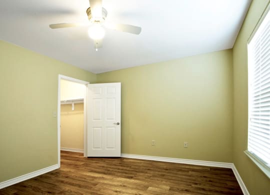 Dominium_Hickory Manor_Vacant Apartment Home Bedroom