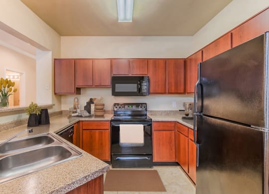 Home Kitchen at Lakeside Pointe Apartments & Townhomes, Texas
