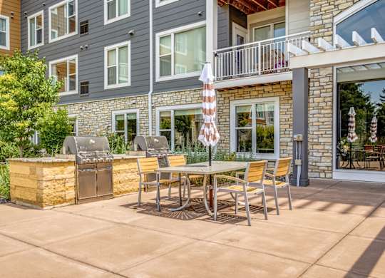 Dominium_Legends of Champlin_Grill Area_34
