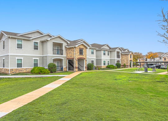Exterior Apartment Building at Rosemont at Mayfield Villas, Arlington, Texas