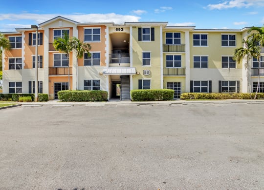 Dominium_Village at Delray_Apartment Building Exterior