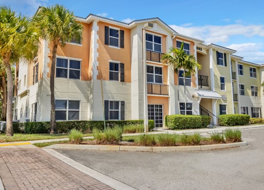 Dominium_Village at Delray_Apartment Building Exterior