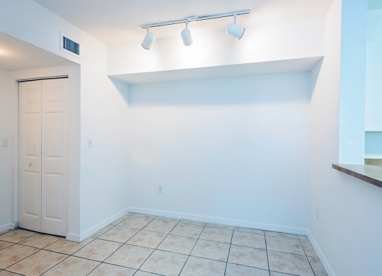 Dominium_Village at Delray_Vacant Apartment Dining Area