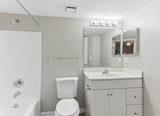 Dominium_Willow Creek_3B Bathroom.jpg