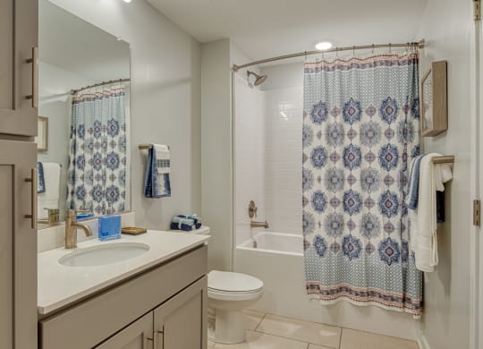 Shiplock Views Apartments bathroom