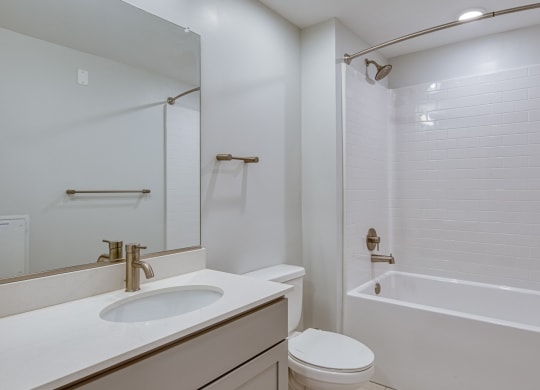 Shiplock Views Apartments bathroom