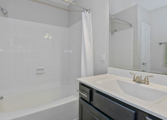 Avalon-Peaks-Apartments-Apex-NC-Bathroom