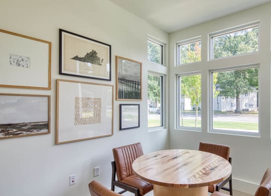 additional photo for property listing at chic digs with room to stretch out in the village 22 car
