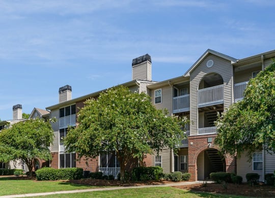 Elegant Exterior View at Litchfield Oaks Apartments, South Carolina
