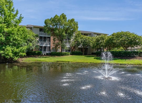 Beautiful Lake With Fountain at Litchfield Oaks Apartments, Pawleys Island, 29585