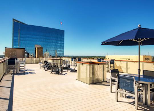 Rooftop Lounge With Outdoor Kitchen And Mountain Views at Residences at Richmond Trust, Richmond, VA