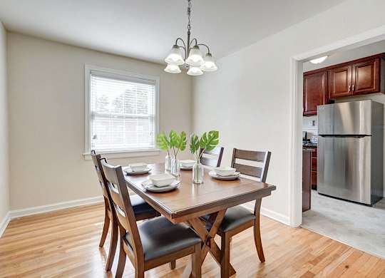 Dining Room at Kensington Place Apartments