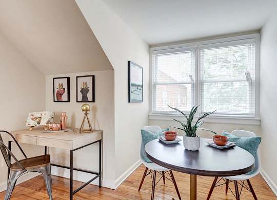 Dining Room at Kensington Place Apartments