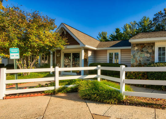 Leasing at Barrington Apartments in Manassas, VA