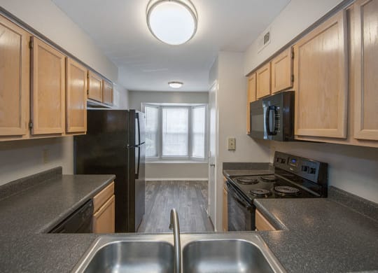 Fairgate-Townhouse-Raleigh-NC-Kitchen-4