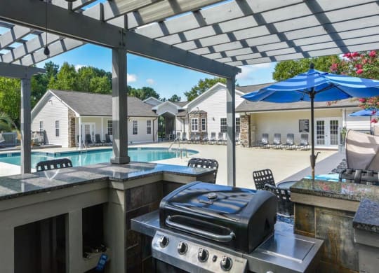 Apartments near UNCW grills
