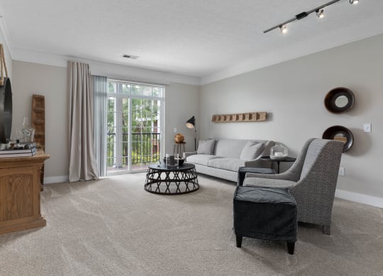 Living Room at Strathmoor Apartments , Dublin, Ohio
