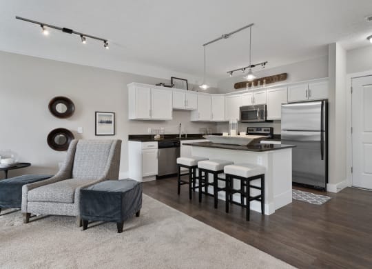 Living Room at Strathmoor Apartments , Dublin, Ohio